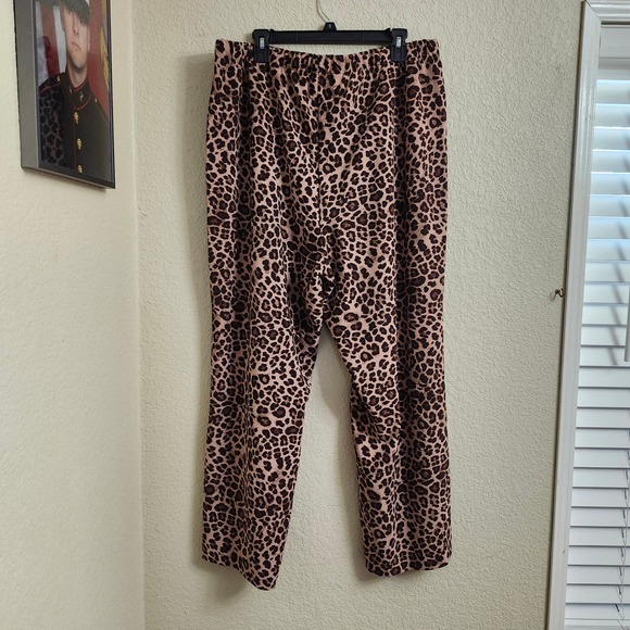 NEW Torrid Size 1 SHORT Leopard Crepe High Rise Wide Leg Studio Pants 1X - Picture 5 of 16